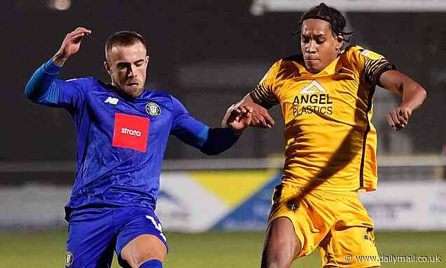 Sutton and Harrogate play out the last-remaining EFL fixture in London amid Omicron crisis - Daily Mail