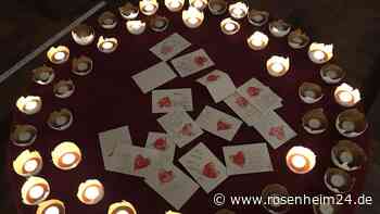 Eine Kerze für jedes verstorbene Kind - Andacht in der Kirche St. Michael