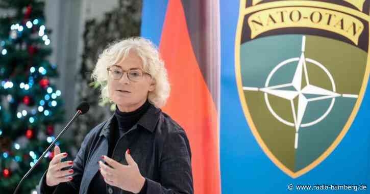 Lambrecht pocht auf militärische Abschreckung