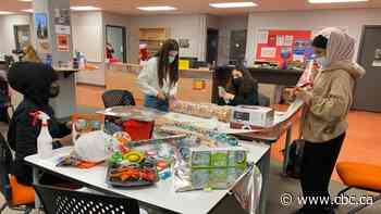 Edmonton high school student club resumes initiative to help fellow students in need