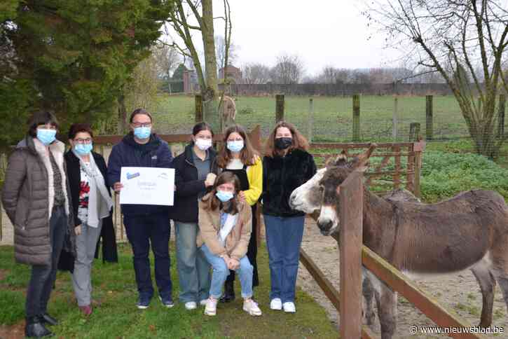 Internaat Stella Matutina schenkt  500 euro aan De Kleppe