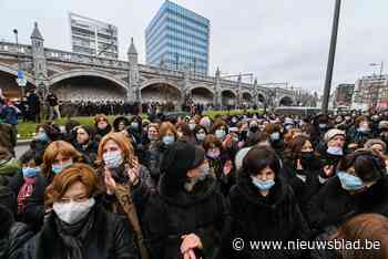 Protest tegen goudraffinaderij in woonwijk houdt aan: “Oogt als een kantoor, maar achter de gevel zit een chemische fabriek”