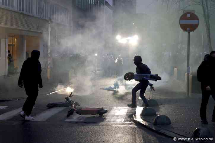 Duizenden betogers op derde coronamars in Brussel: kleine groep relschoppers, 55 personen opgepakt