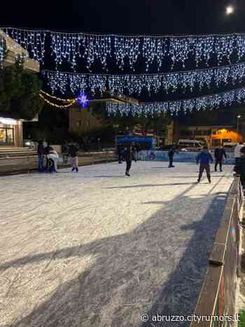 Alba Adriatica, in piazza del Popolo si pattina sul ghiaccio - Cronaca Teramo - Notizie Ascoli e Provincia Picena. Cityrumors
