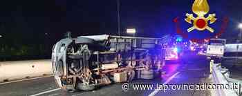 Novedrate, camion si ribalta all'alba sulla provinciale - La Provincia di Como