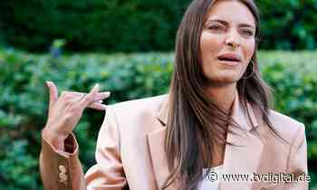 Sophia Thomalla zeigt neuen Weihnachtsschlitten – Reaktionen der Fans gespalten - TV Digital