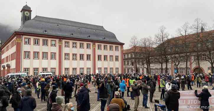 "Querdenker" in Heidelberg:  350 Demonstranten auf dem Uniplatz (Update)