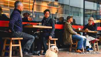 'It will kill us': Hospitality sector calls for overhaul of close contact rules as staff, customers isolate