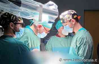 Federico II, l’equipe del professor Corcione opera per la prima volta in Italia la tiroide con l’esoscopio 3D con immagini in 4K - Teleclubitalia.it