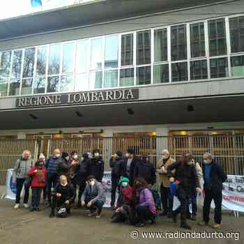 IL PRESIDIO CONTRO IL MAXIDEPURATORE DEL GARDA PORTA LA PROTESTA IN REGIONE LOMBARDIA - Radio Onda d'Urto
