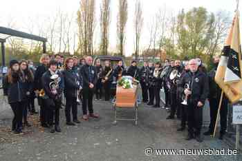 Sint-Pieters Herleving brengt eresaluut aan overleden muzikant Jean (90) - Het Nieuwsblad
