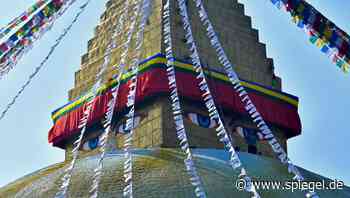 Größtes buddhistisches Bauwerk Nepals: In Kathmandu hängen jetzt umweltfreundliche Gebetsfahnen - DER SPIEGEL