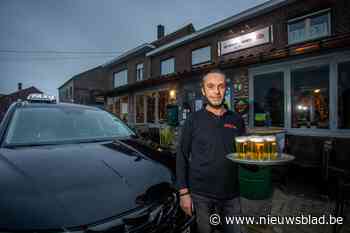 Hier brengt de cafébaas zijn klanten zelf naar huis: “Mijn klanten moeten zich dan niet inhouden”
