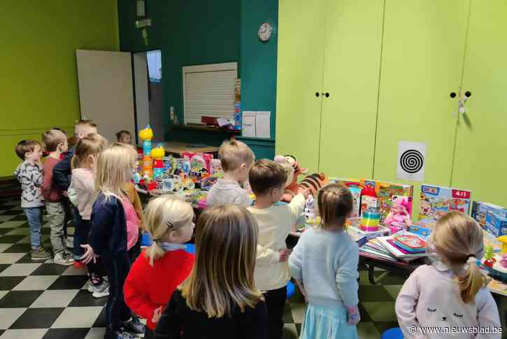 Kleuterschool verzamelt speelgoed voor kinderen in armoede