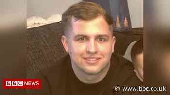 Oldham teen guilty of street chase stab murder - BBC News