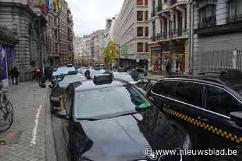 Taxichauffeurs eisen controles op Uber-chauffeurs