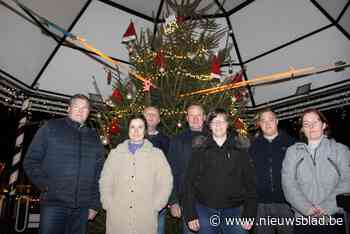Grote kerstboom zet Meerhoutse ondernemers in de kijker