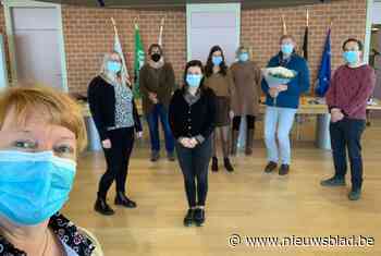 25 rozen voor 25-jarig bestaan van 't Keikopje (Laarne) - Het Nieuwsblad