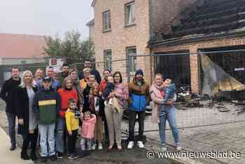 Slachtoffers brand zoeken man die hen wakker klopte