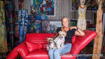 Der Christbaum hängt an der Decke: Weihnachten bei Chiemseer Künstlern