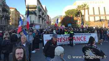 VIDÉOS - À Nice, les manifestants défilent contre le pass vaccinal fraichement présenté par le gouvernement - France Bleu