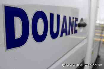 Bestuurder die motorrijder van douane wil aanrijden tijdens achtervolging riskeert vier jaar cel: “Enkel door zijn rijkunsten kwam hij er ongeschonden uit”