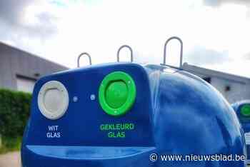 Blauwe poëtische glasbollen hebben vertraging