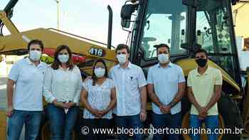 Fernando Filho entrega kits e maquinário em Trindade - Blog do Roberto Gonçalves