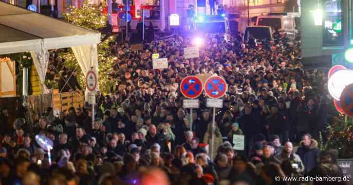 Mehr als 10.000 bei Corona-Demos in Schwerin und Rostock