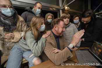 Stijn schrijft geschiedenis door als schepen eed af te leggen... in zijn veranda