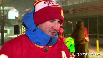 Calgary Flames alumni Curtis Glencross on helping Alberta woman who hit a deer on the highway - Globalnews.ca