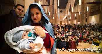 La magia del presepe vivente (itinerante) incanta Parma - Le foto - Gazzetta di Parma