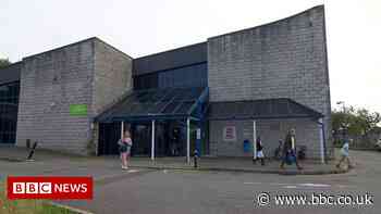 Under-threat Cornwall leisure centre given reprieve - BBC News