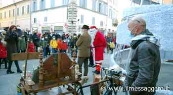 Foligno, i bambini portano doni per i loro coetanei meno fortunati. Grazie a Caritas e alla Polizia Ferrovia s’è ripetuta la tradizione di solidarietà per il Natale - ilmessaggero.it