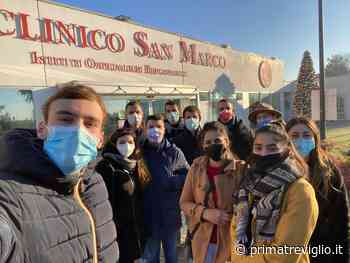 Dalla Lega Giovani panettoni in regalo ai medici del Policlinico San Marco - Prima Treviglio