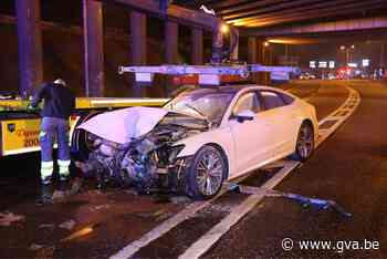 Bestuurder (23) rijdt tegen geparkeerde vrachtwagen: slachtoffer zwaargewond (Ekeren) | Gazet van Antwerpen Mobile - Gazet van Antwerpen