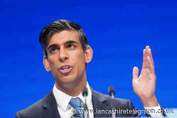 Rishi Sunak offers £1bn support package for Covid affected businesses in England