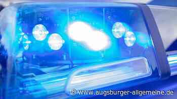 Auto landet kopfüber im Graben: 18-Jährige wird bei Unfall verletzt