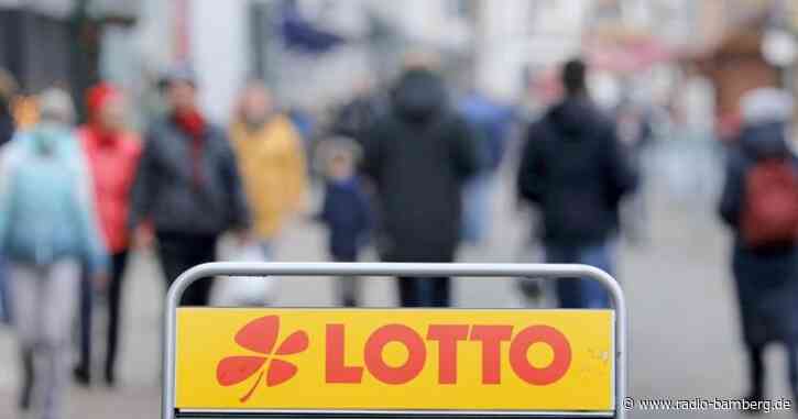Frau tippt spontan – und räumt Riesen-Lottogewinn ab