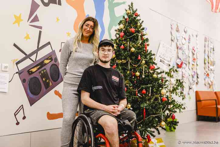 Na maand coma, meer dan 15 operaties en 7 maanden revalidatie mag Yanni (18) thuis kerst vieren: “Dit betekent zó veel”