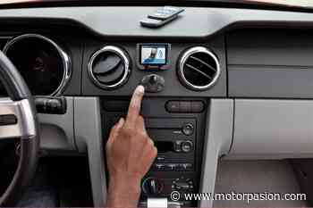 El uso del manos libres en el coche eleva a 45 el número de infracciones que se cometen... ¡en una hora! - Motorpasión