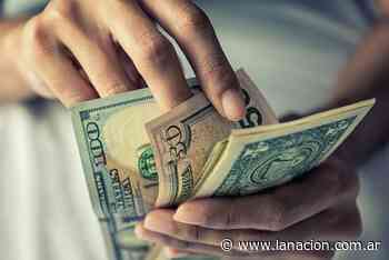 Dólar hoy: suben los dólares libres por los argentinos que huyen de los pesos - LA NACION