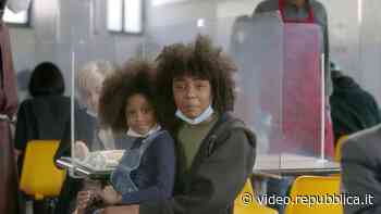 'La povertà può nascondersi ovunque': lo spot di Natale dell'Opera San Francesco - Repubblica TV