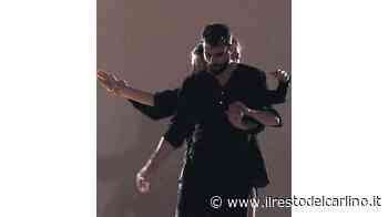 Galleria Cavour, via alle danze di fianco all’opera di Pistoletto - il Resto del Carlino