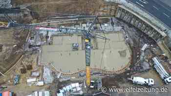 Es geht stramm voran - Bodenplatte der Junior Uni Daun fertiggestellt! - EMZ Eifel-Mosel-Zeitung - Eifel Zeitung