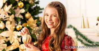 Lorena Queiroz faz ensaio fotográfico natalino ao lado da família - CARAS Brasil