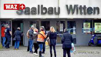 Impfen in Witten: 175 Menschen holen sich Piks im Saalbau ab - Westdeutsche Allgemeine Zeitung