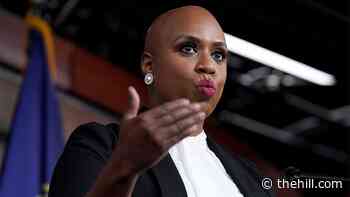 Pressley calls on Massachusetts governor to reinstate mask mandate