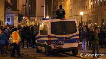 Große Corona-Demo in Augsburg: So reagiert die Stadt - BR24