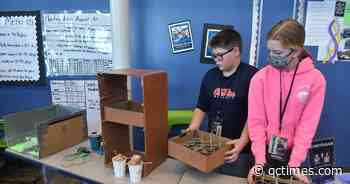 Forest Grove Elementary students apply themselves to learning how we can live on the moon - Quad-City Times